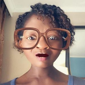 Meet your Posher, Hadisha